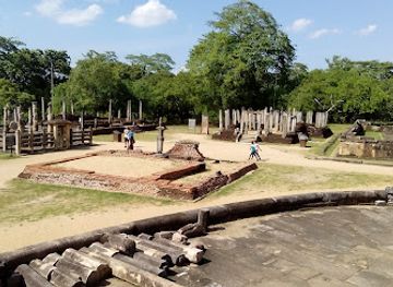 sri-lanka/ampara-district/attraction/uththararamaya-gal-vihara