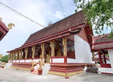 laos/phakse-province/attraction/wat-manorom