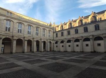 france/bordeaux/attraction/cour-mably-salle-capitulaire