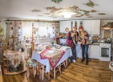 poland/kurpie/attraction/ukwiecona-zagroda-danuty