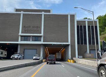 virginia/southern-virginia/attraction/virginia-state-sign