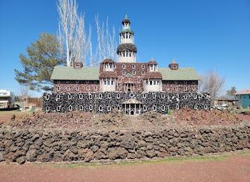 oregon/bend/attraction/petersen-rock-garden-museum