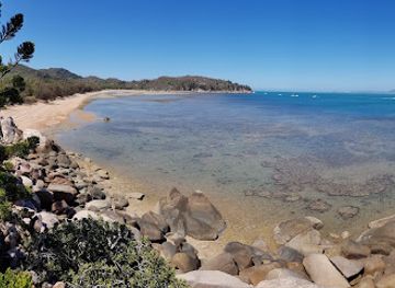 australia/magnetic-island/attraction/geoffrey-bay