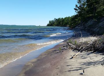 michigan/northern-michigan/attraction/maple-bay-natural-area