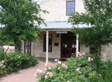 texas/enchanted-rock-state-natural-area/attraction/fredericksburg-convention-and-visitor-bureau