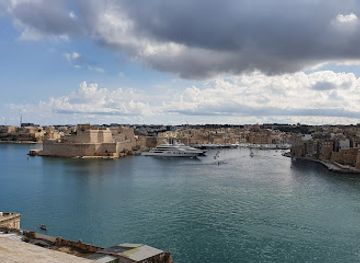 malta/marsamxett-harbour/attraction/pjazza-san-publiju