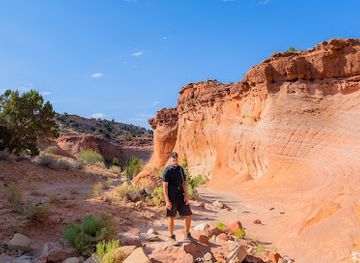 utah/escalante/attraction/zebra-tunnel-trailhead