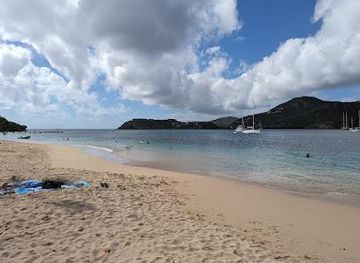 antigua-and-barbuda/falmouth/attraction/pigeon-point-beach