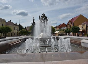 slovakia/zemplinska-sirava/attraction/fontana-lasky-so-sochou-jar-na-zempline