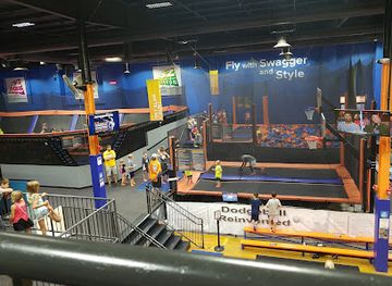 iowa/cedar-rapids/attraction/sky-zone-trampoline-park