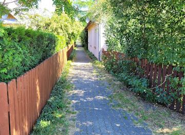 poland/roztocze-national-park/attraction/ulica-waska-najwezsza-ulica-w-polsce