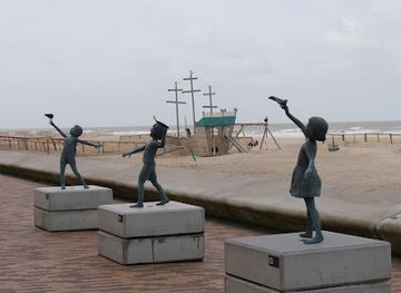 belgium/de-haan/attraction/statues-rita-craeynest