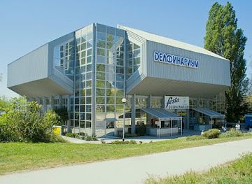 bulgaria/varna/tsentar/attraction/dolphinarium-varna