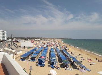 portugal/faro/attraction/fisherman-s-beach