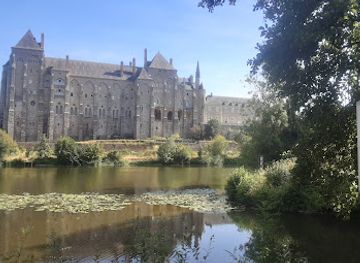 france/pays-de-la-loire/attraction/abbaye-saint-pierre-de-solesmes