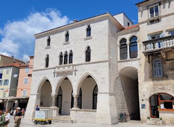 croatia/split/varos/attraction/old-town-hall