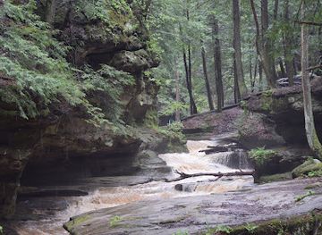 ohio/hocking-hills/attraction/lake-logan-state-park