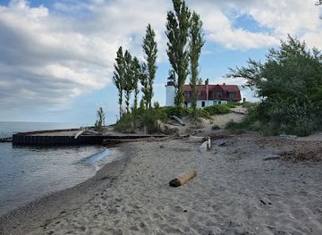 michigan/the-thumb/attraction/point-betsie-lighthouse-beach