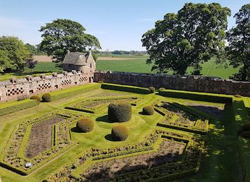 united-kingdom/kincardineshire/attraction/edzell-castle-and-garden