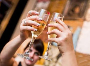 california/burbank/attraction/hollywood-club-crawl