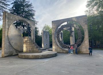 georgia/kutaisi/attraction/soviet-sculpture-complex