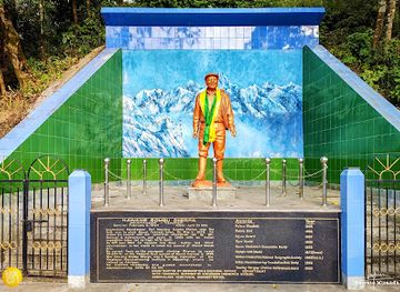 india/darjeeling/attraction/statue-of-nawang-gombu-sherpa