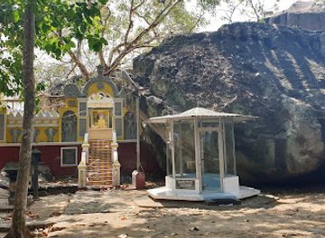 sri-lanka/gampaha-district/attraction/pilikuttuwa-viharakanda-yonganmulla-and-maligatenna