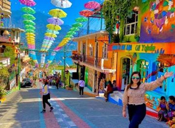 guatemala/lake-atitlan/attraction/street-of-the-arts