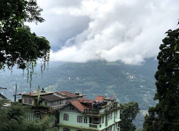 india/gangtok/attraction/chogyal-memorial-park