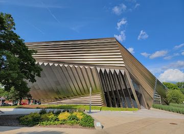 michigan/lansing/attraction/eli-and-edythe-broad-art-museum