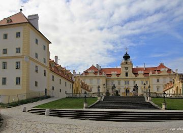 czechia/palava/attraction/the-valtice-palace