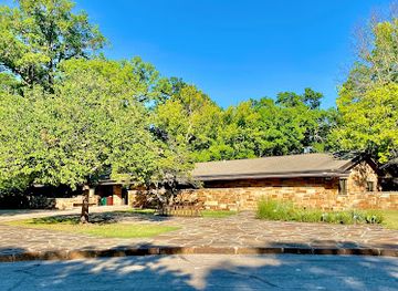 oklahoma/cross-timbers/attraction/travertine-nature-center