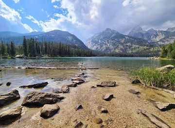 wyoming/grand-teton-national-park/attraction/taggart-lake-trailhead