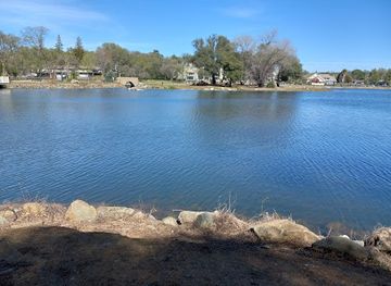 california/gold-country/attraction/cameron-park-lake