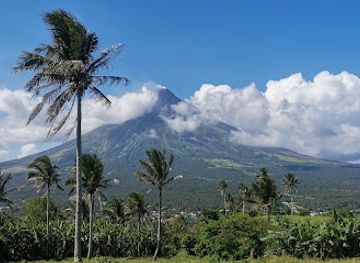 philippines/bicol-region/attraction/japanese-tunnel