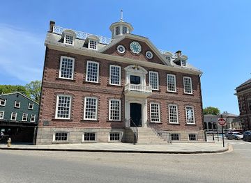 rhode-island/newport-cliff-walk/attraction/colony-house-former-state-house