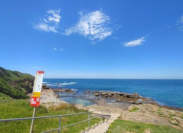 australia/illawarra/attraction/wollongong-head-lighthouse-rockpool