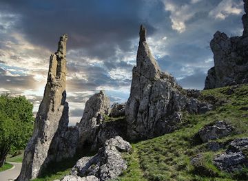 germany/swabia/attraction/steinerne-jungfrauen-herbrechtingen