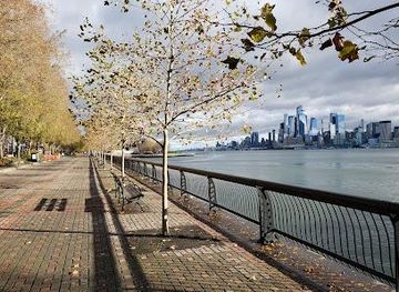 new-jersey/jersey-city/attraction/hudson-river-waterfront-walkway