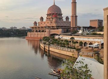 malaysia/kuala-lumpur/attraction/putrajaya-lake