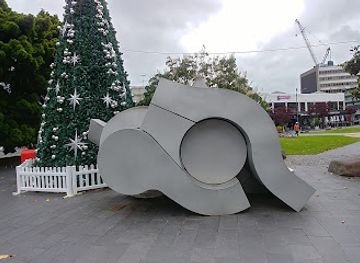 new-zealand/auckland/newmarket/attraction/smirnoff-centenary-sculpture