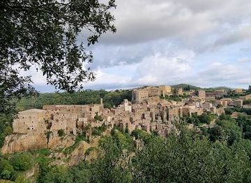 italy/montepulciano/attraction/etruscan-road-san-rocco-in-sorano