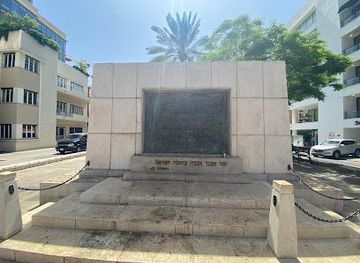 israel/raanana/attraction/founders-monument-and-fountain