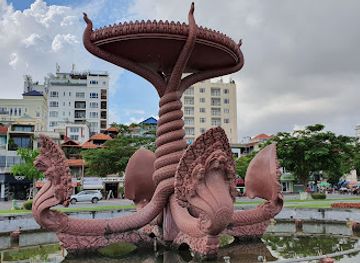 cambodia/phnom-penh/chamkar-mon/attraction/fountain-dragons