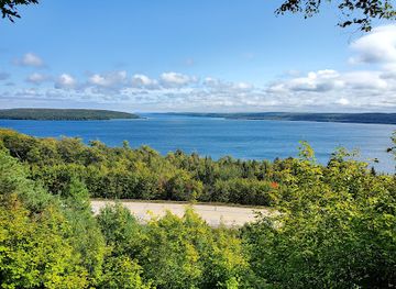 michigan/pictured-rocks-national-lakeshore/attraction/grand-island-harbor-scenic-turnout