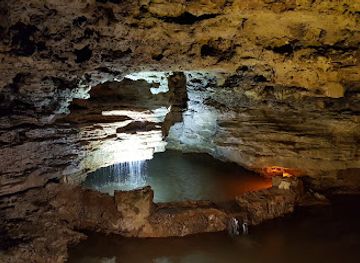 illinois/illinois-ozarks/attraction/stark-caverns