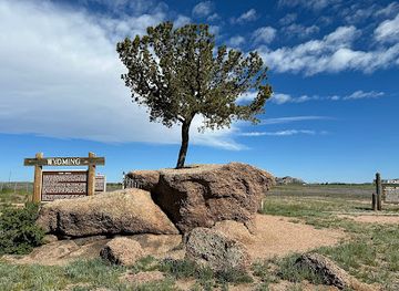 wyoming/powder-river-basin/attraction/tree-in-the-rock-historical-site