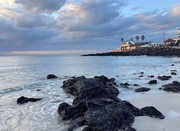 south-korea/jeju-city/attraction/aewol-cafe-street