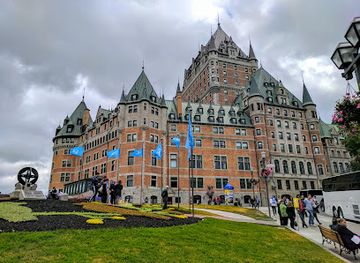 canada/quebec-city/old-quebec/attraction/place-d-armes