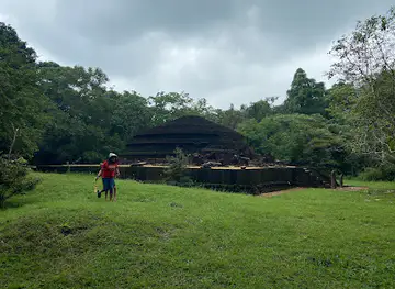 Kaludiya Pokuna Archaeological Site
